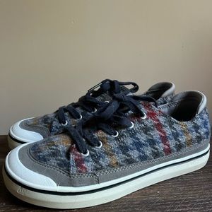 Women’s houndstooth sneaker, Size 9. Keen brand.